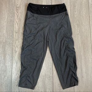 Lucy capri pants small
